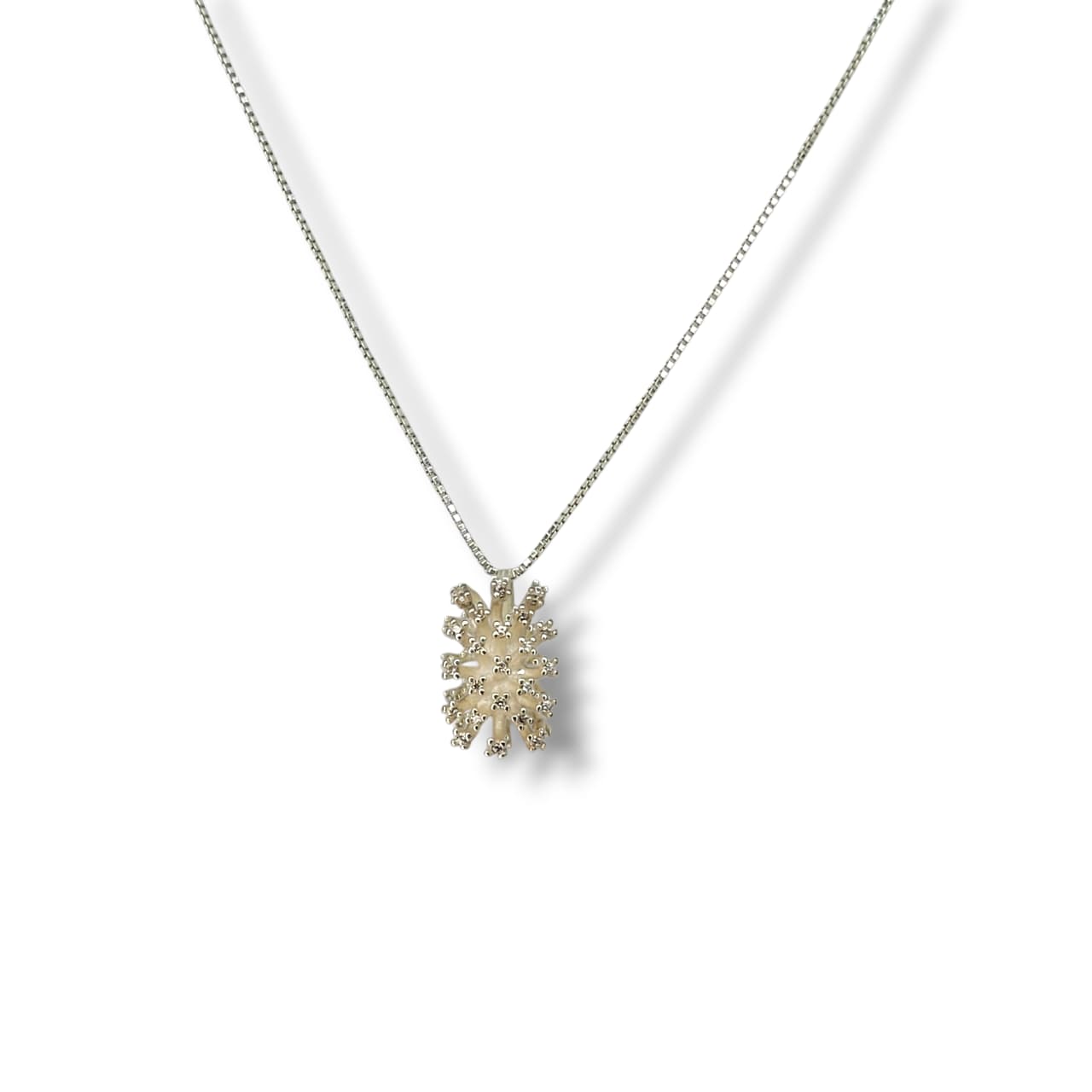 Colar coral cravejado com zirconias em Prata 925