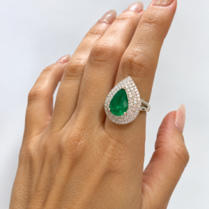Anel de Gota Esmeralda em Prata 925