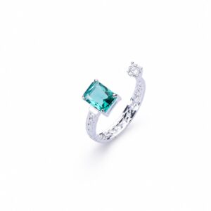 Anel Design com pedra retangular de ajuste em Prata