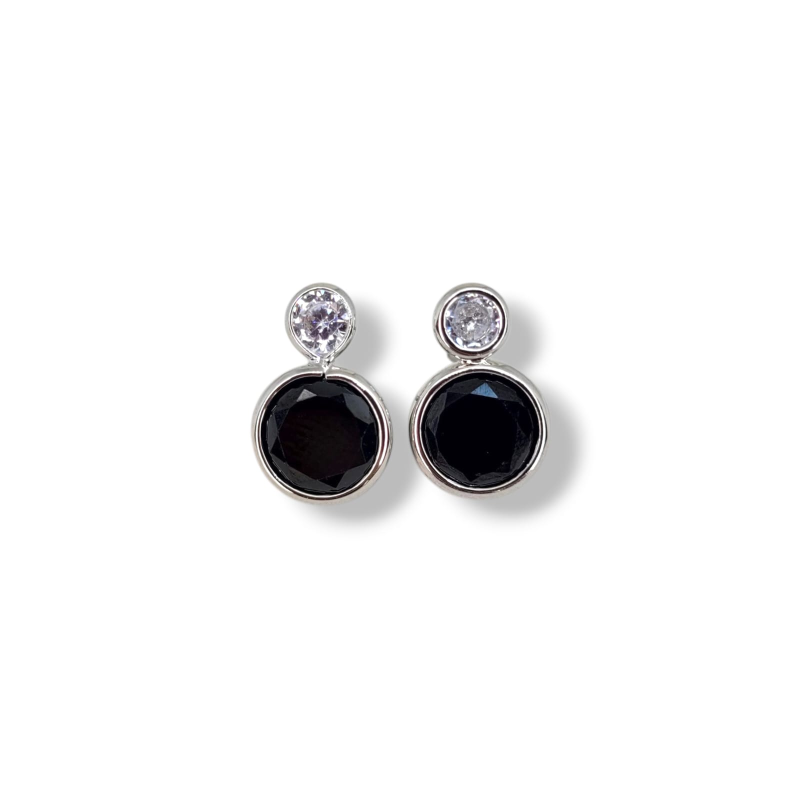 Brinco ponto de luz preto com zirconia